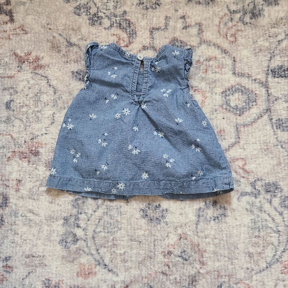 Twin 3 month old tops - Picture 3 of 8